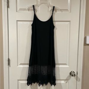 Fashonomics undershirt with extra lace detail at bottom